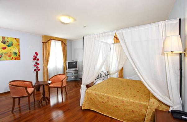 Hotel Gabarda - Photo 16