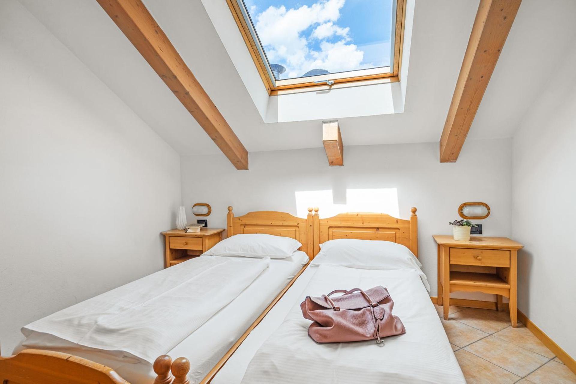Superior One-Bedroom Apartment (5 Adults)