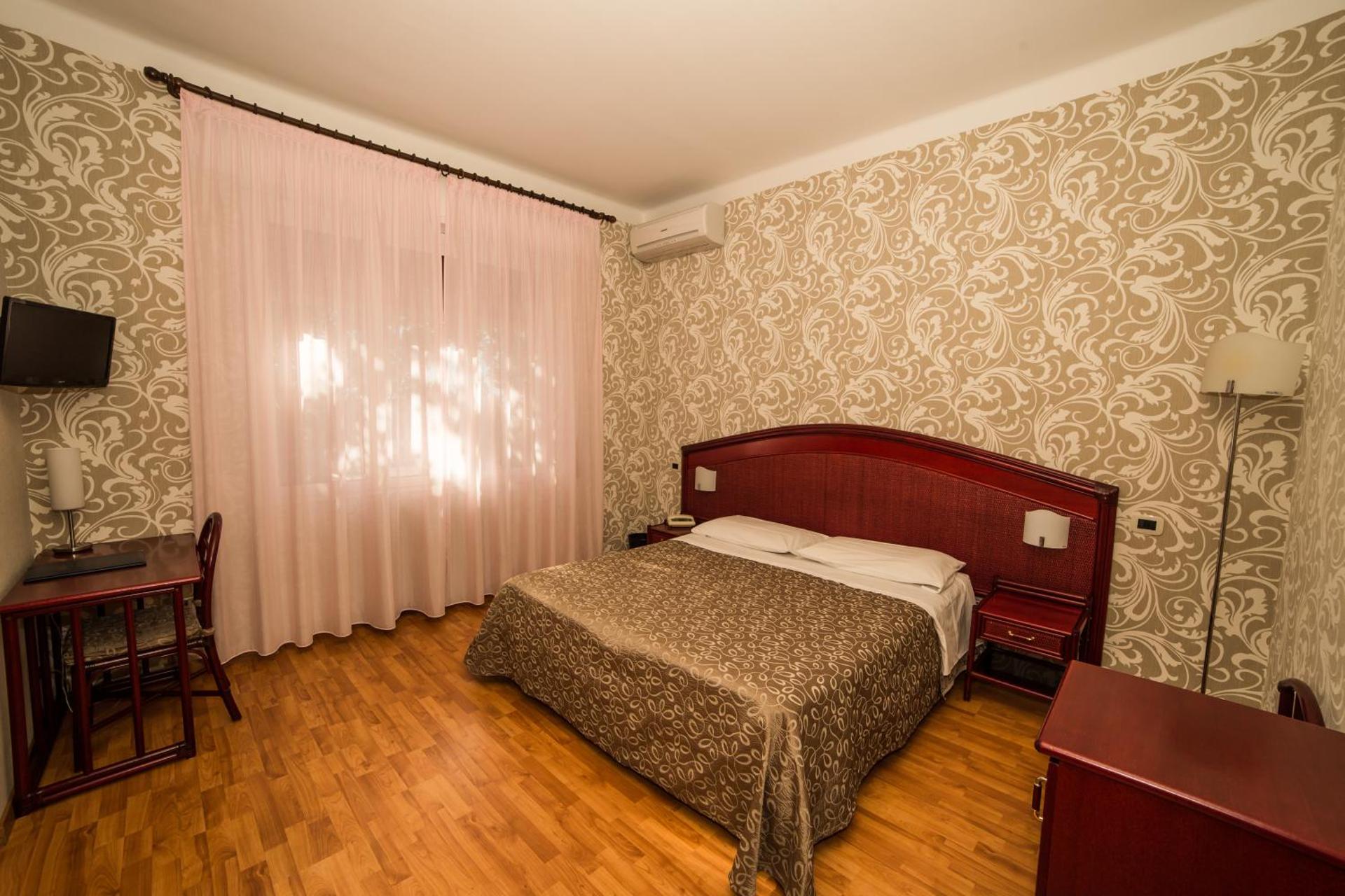 Hotel Kristina - Photo 40