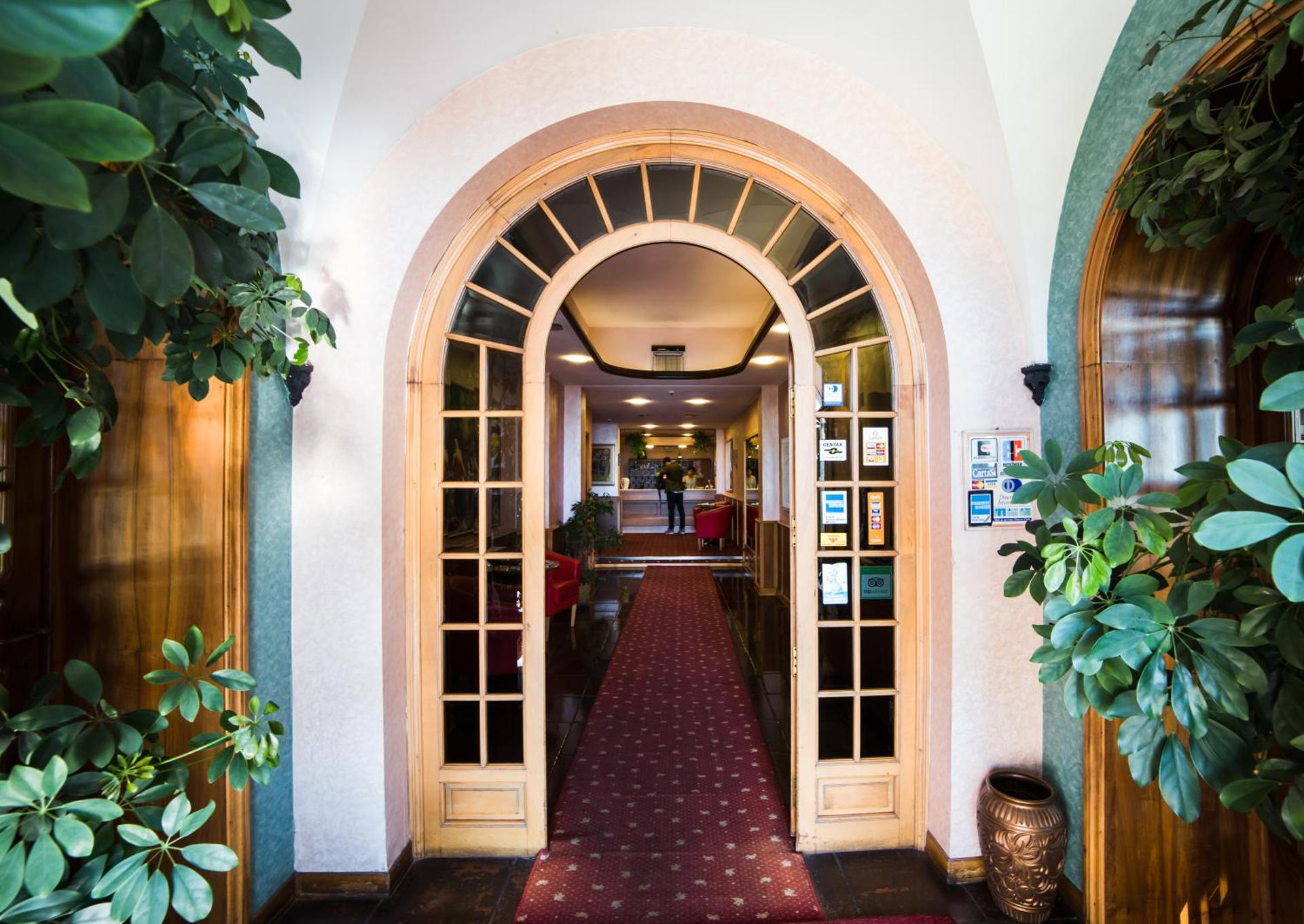 Hotel Kristina - Photo 5