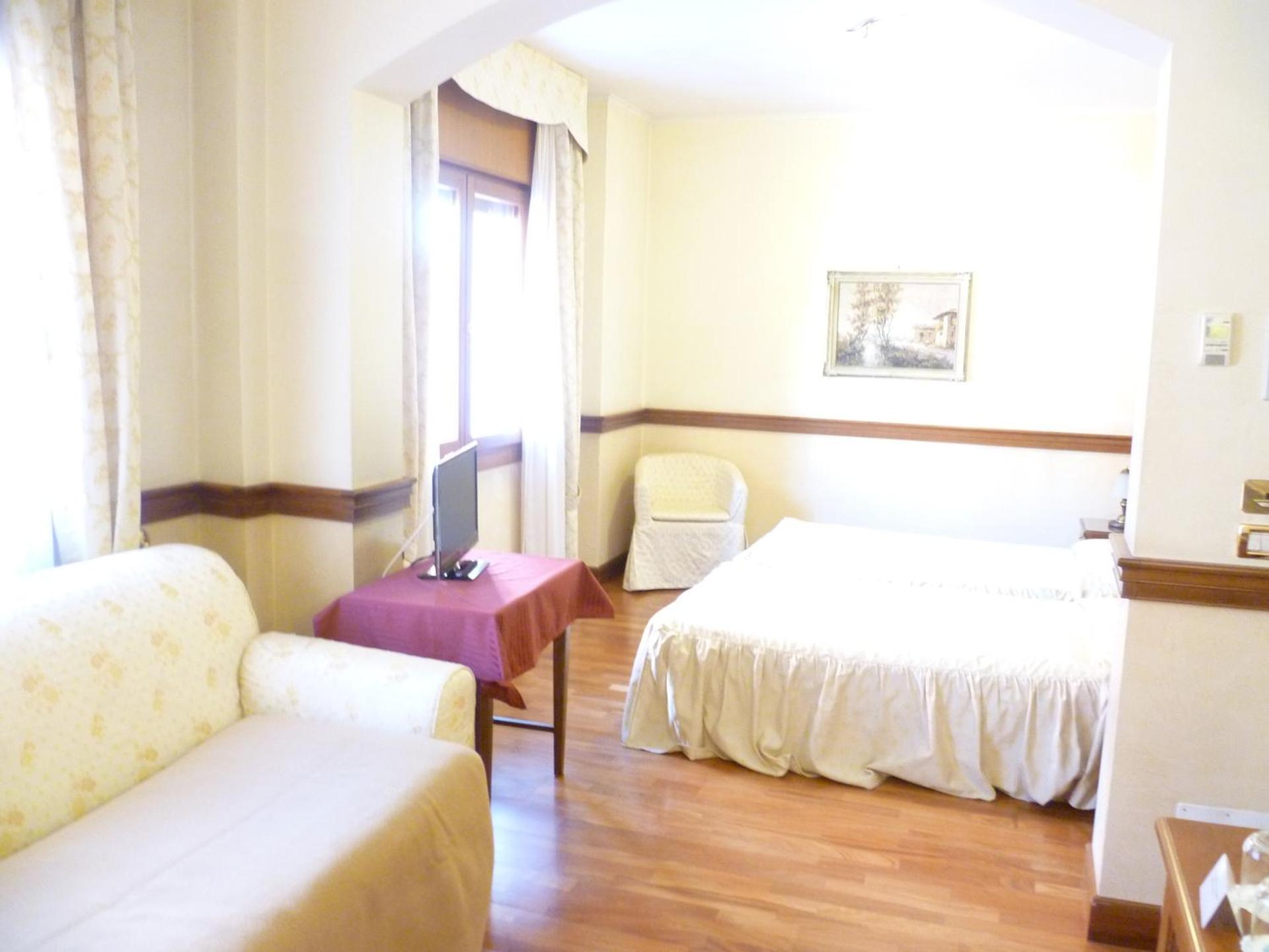 Hotel Minerva - Photo 41