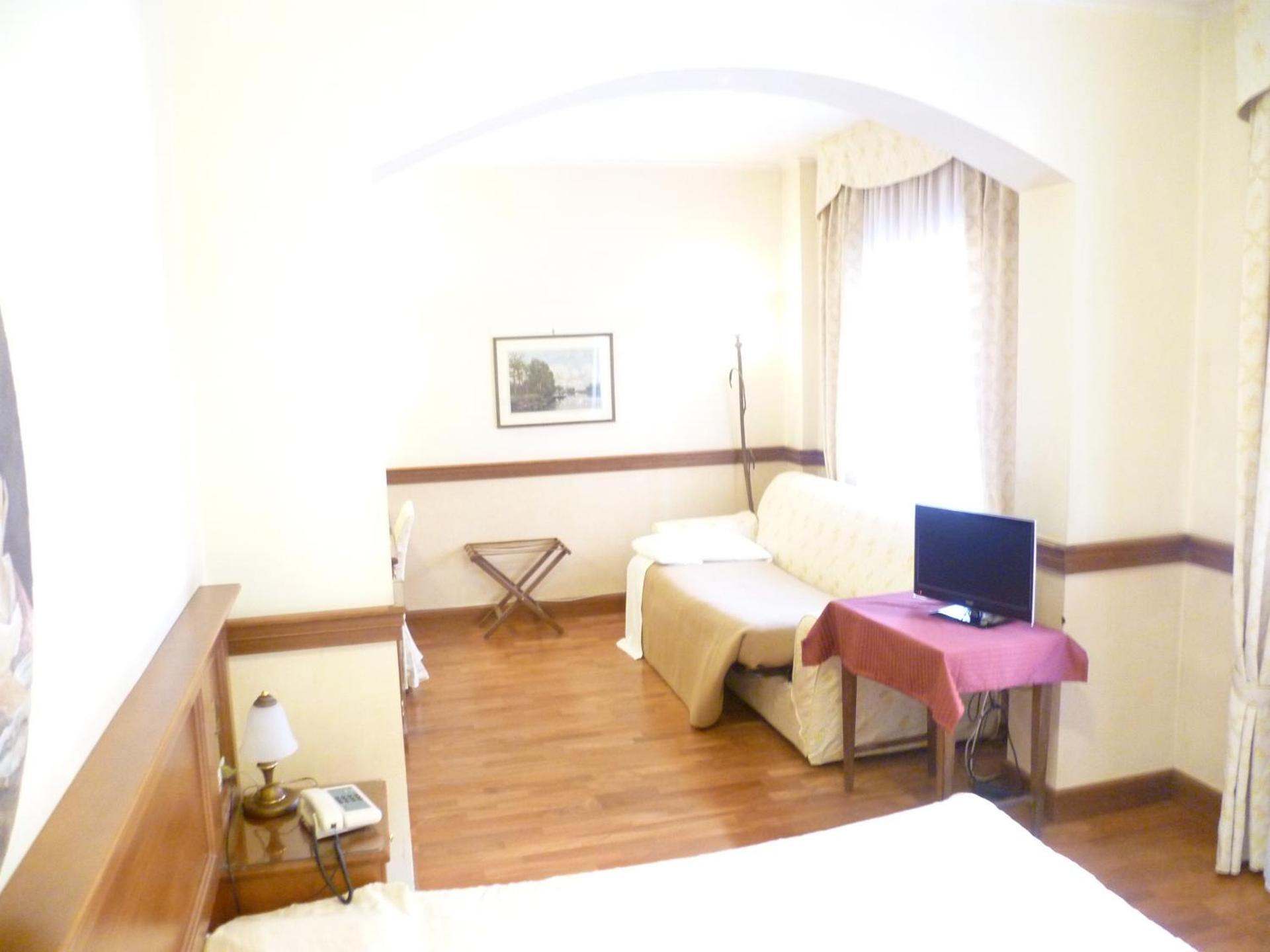 Hotel Minerva - Photo 40