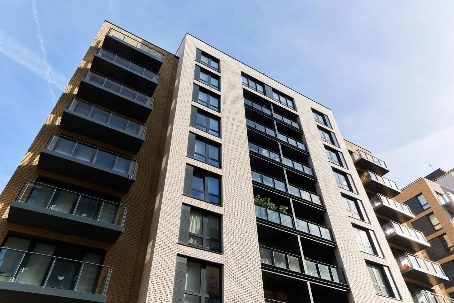 Beautiful 1 Bedroom with Balcony Near Mile End