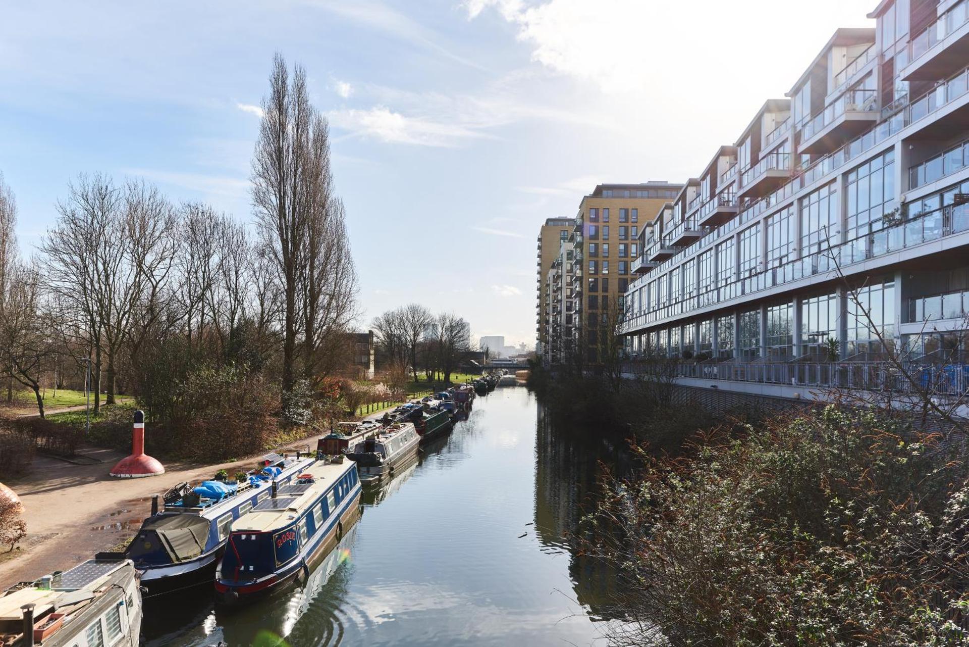 Beautiful 1 Bedroom with Balcony Near Mile End - Photo 7