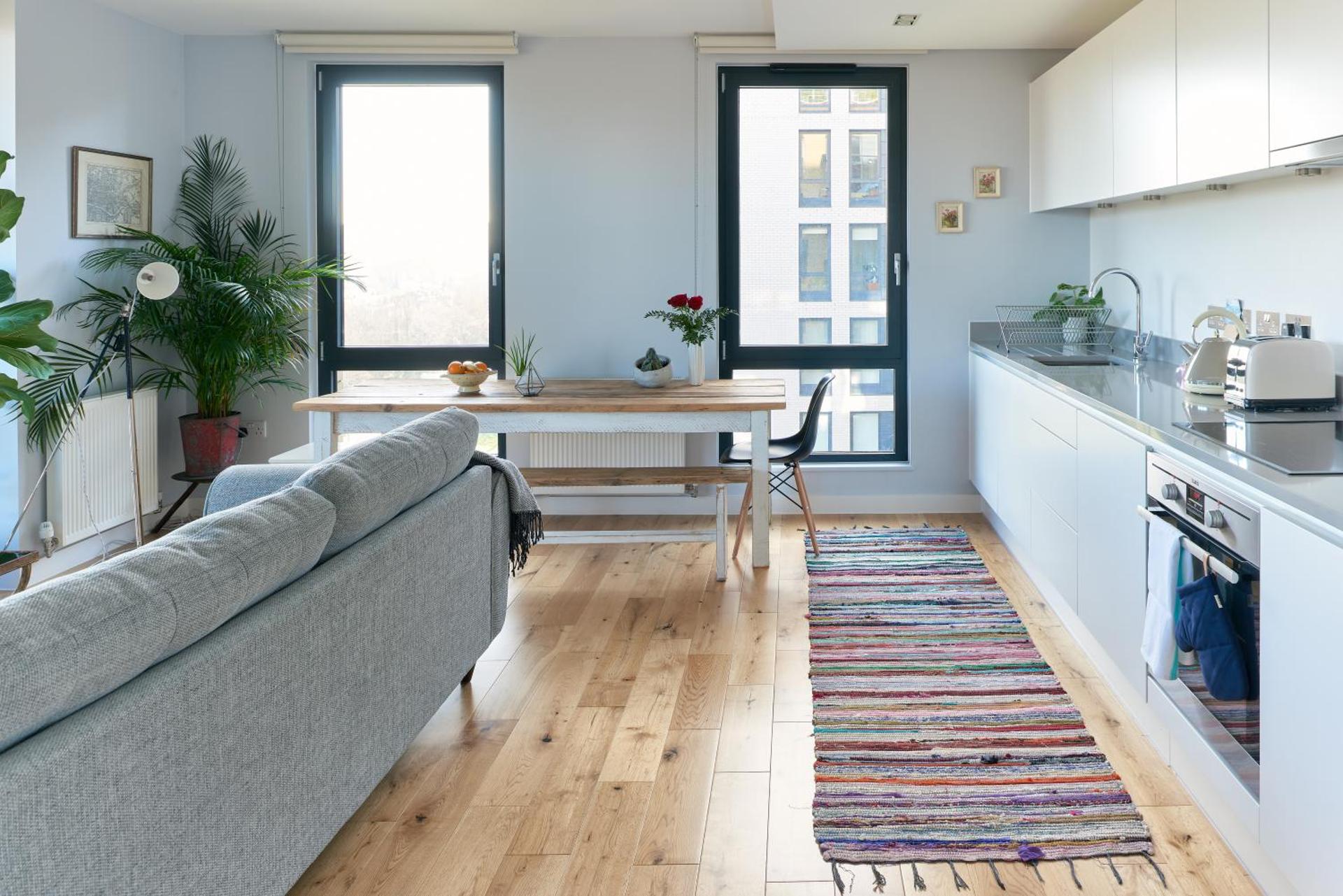 Beautiful 1 Bedroom with Balcony Near Mile End - Photo 8
