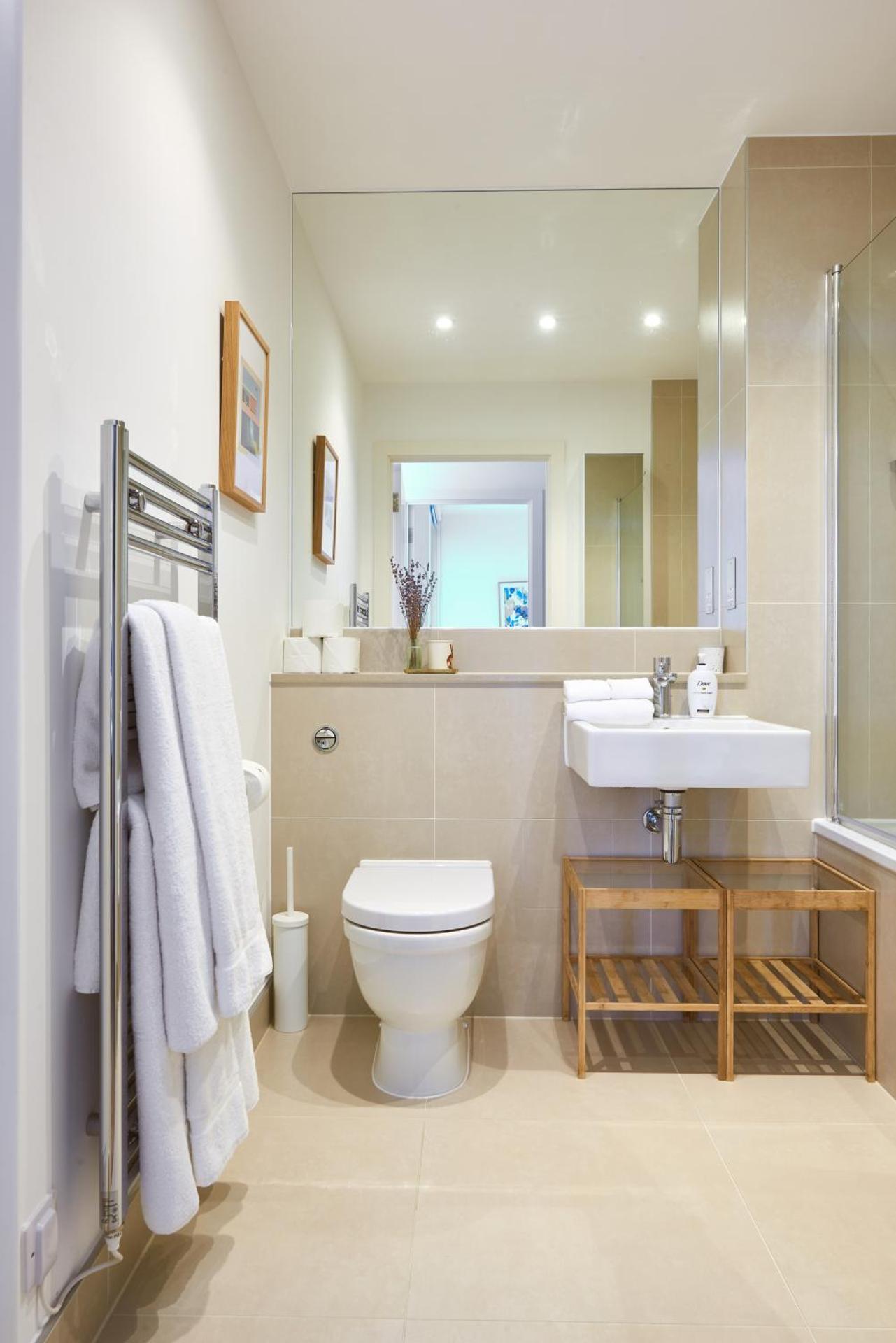 Beautiful 1 Bedroom with Balcony Near Mile End - Photo 12