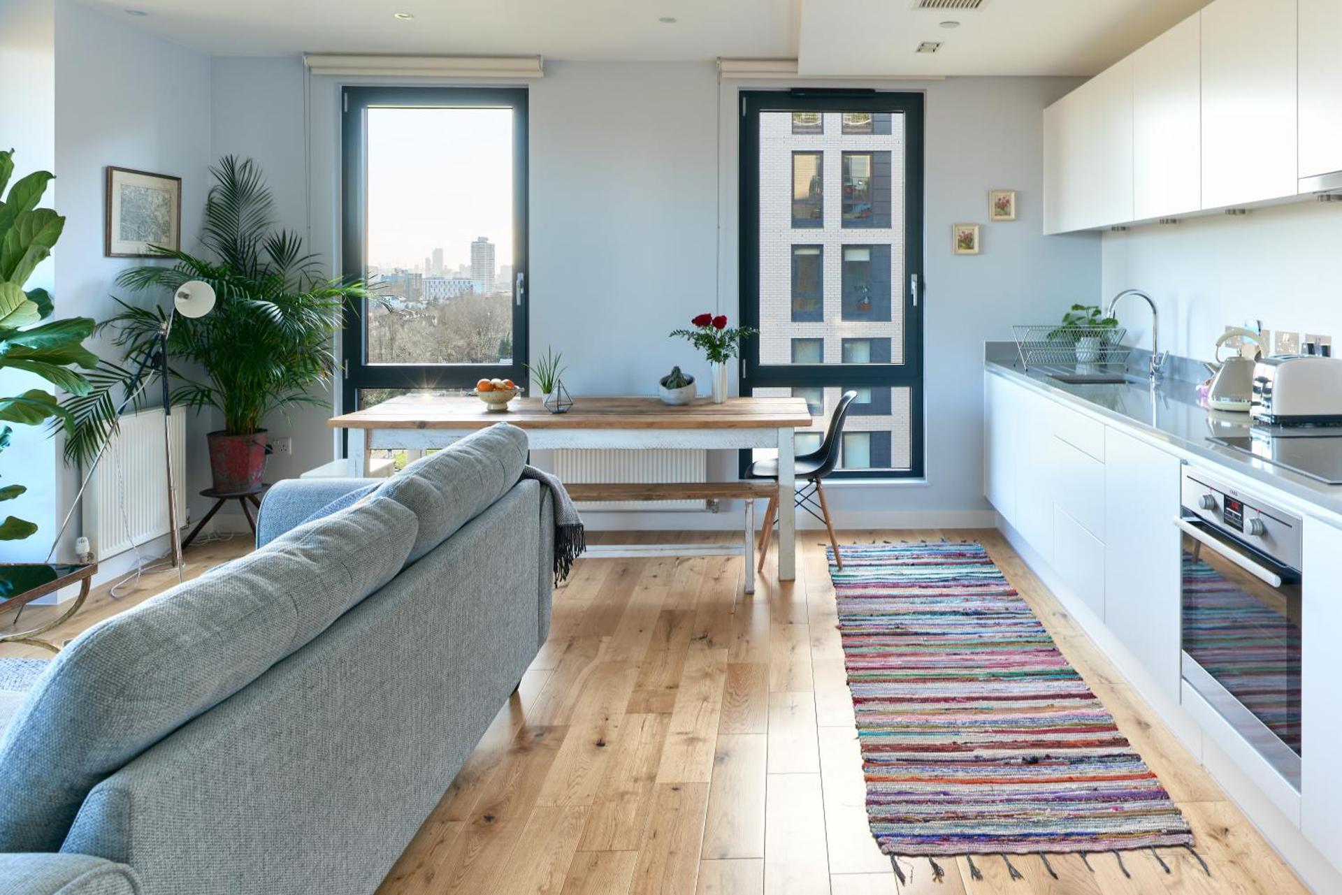 Beautiful 1 Bedroom with Balcony Near Mile End - Photo 13