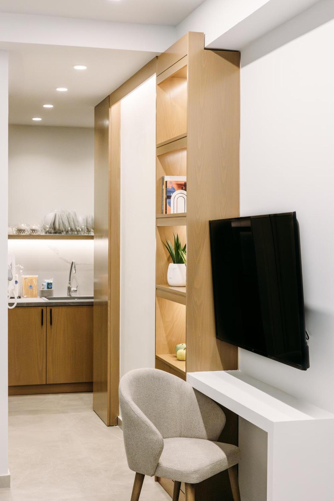 DEMs central stay Volos with private parking - Photo 13