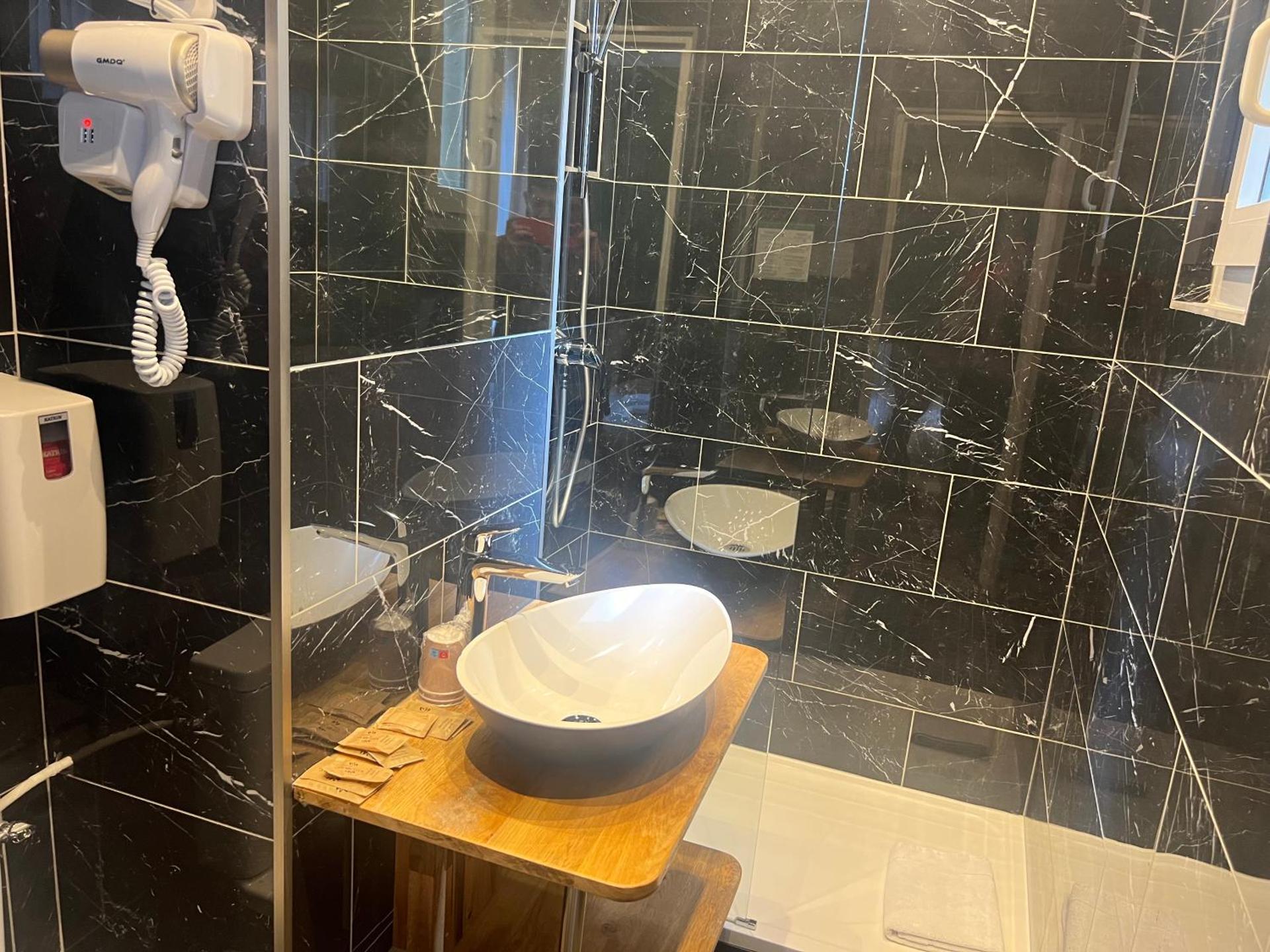 Hôtel De La Perdrix Rouge - Photo 160