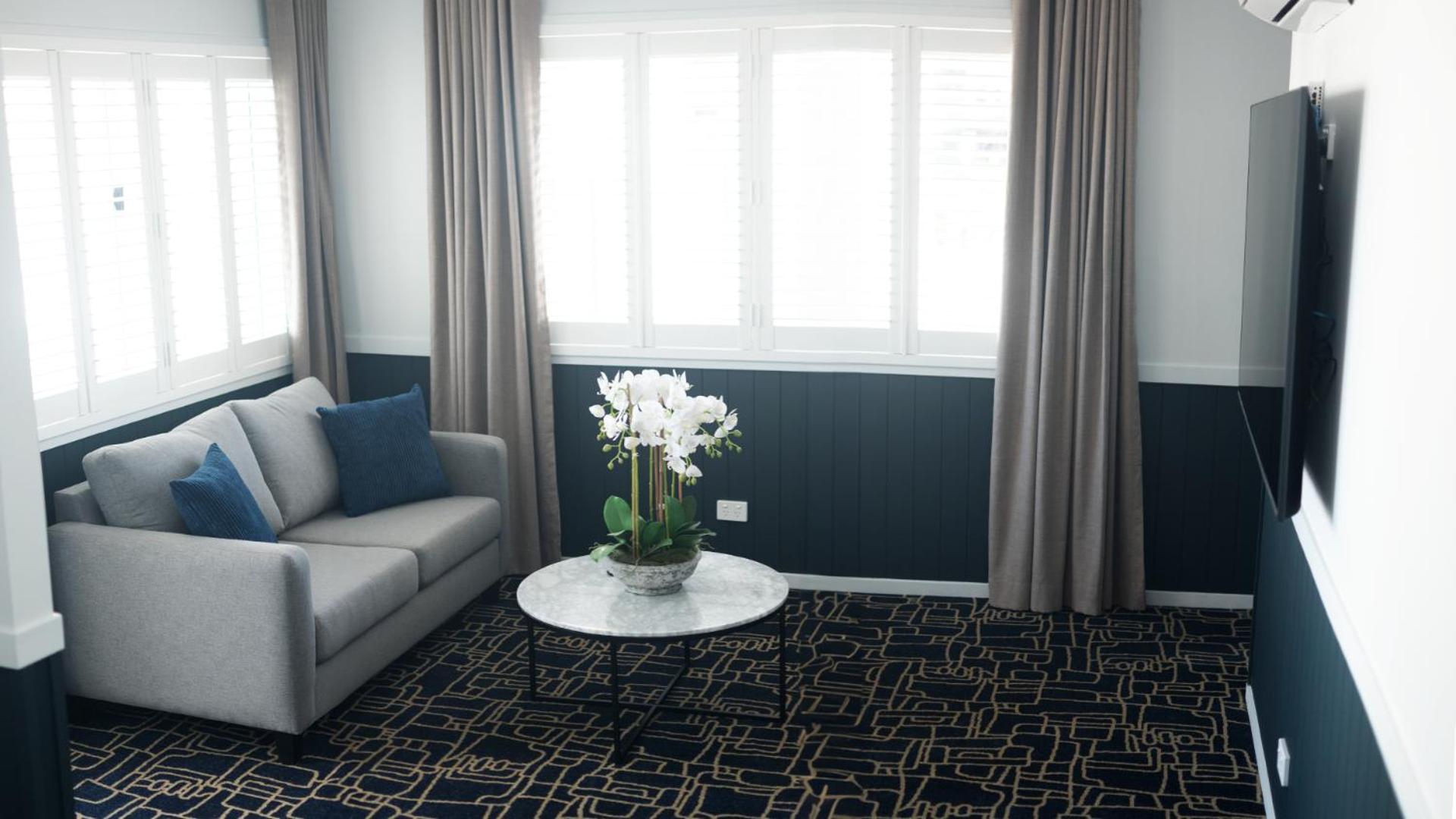 Superior One-Bedroom Apartment