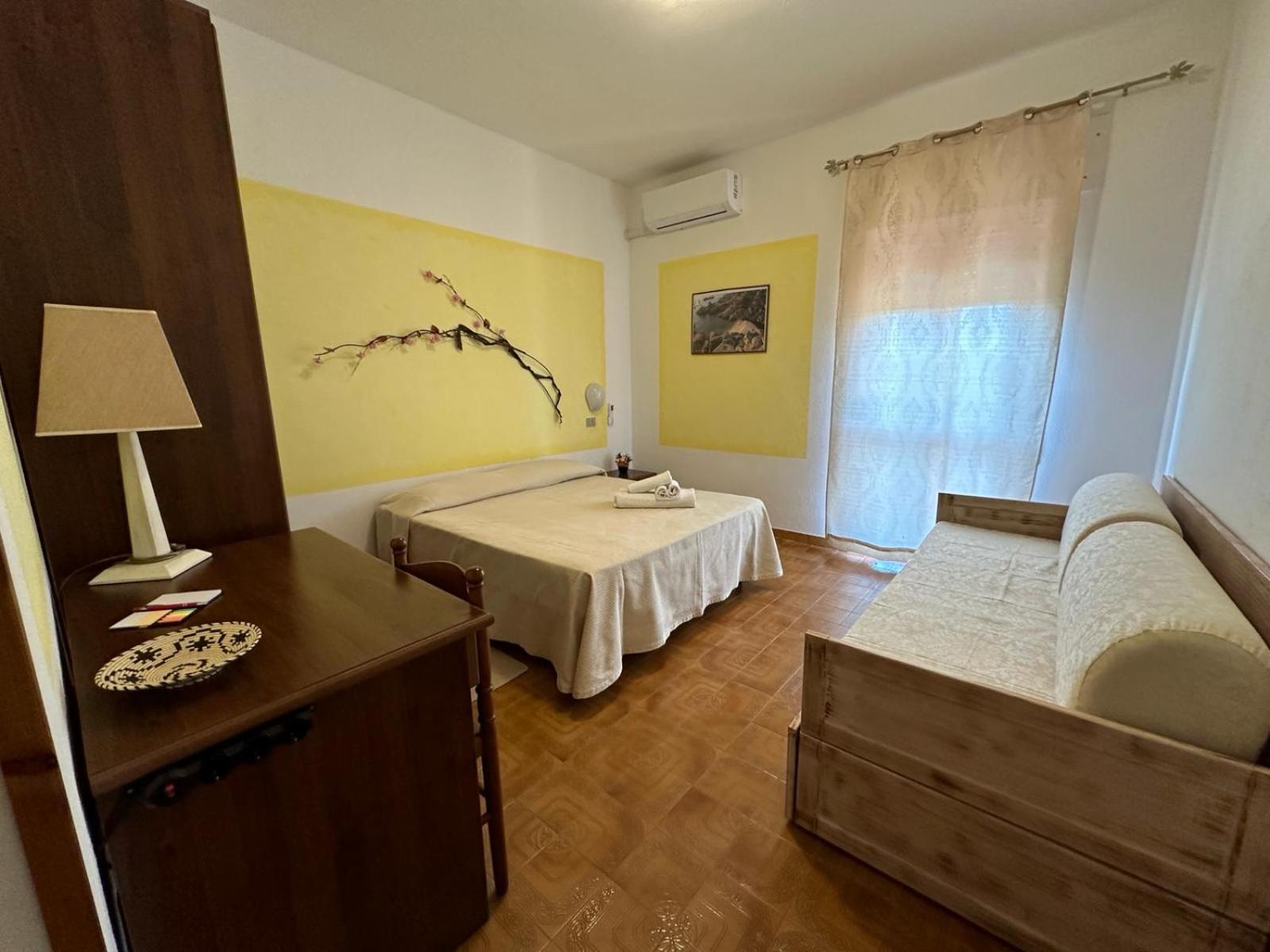 Hotel Mediterraneo - Photo 2