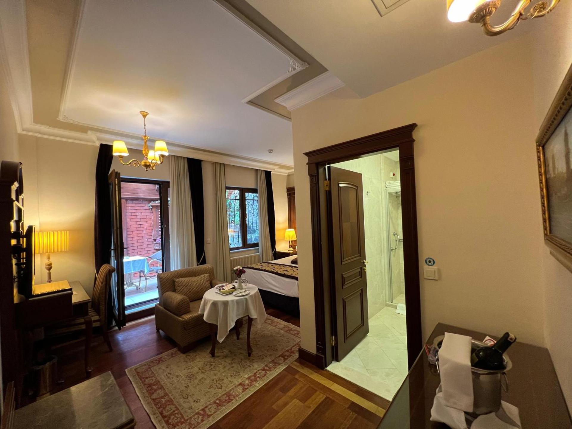 GLK PREMIER Regency Suites & Spa - Photo 42