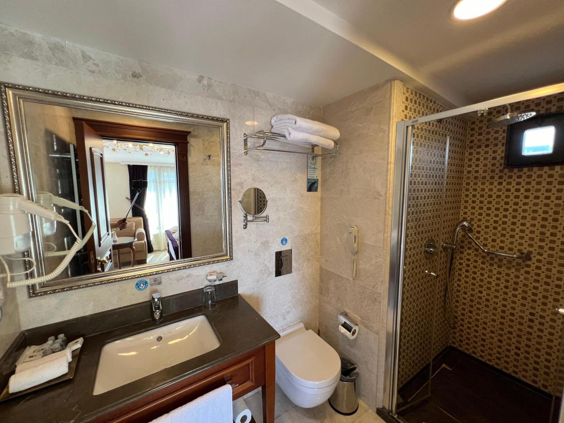 GLK PREMIER Regency Suites & Spa - Photo 58