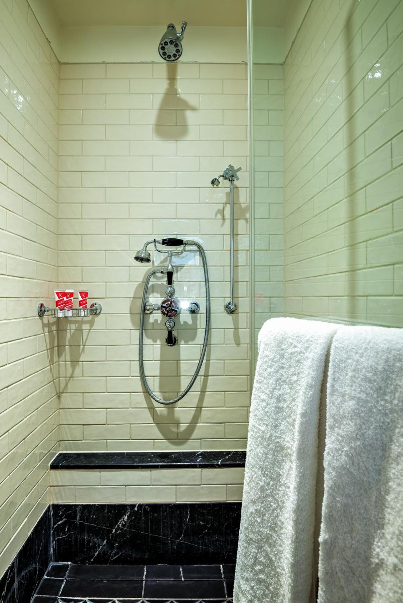 The LaLit London - Photo 9