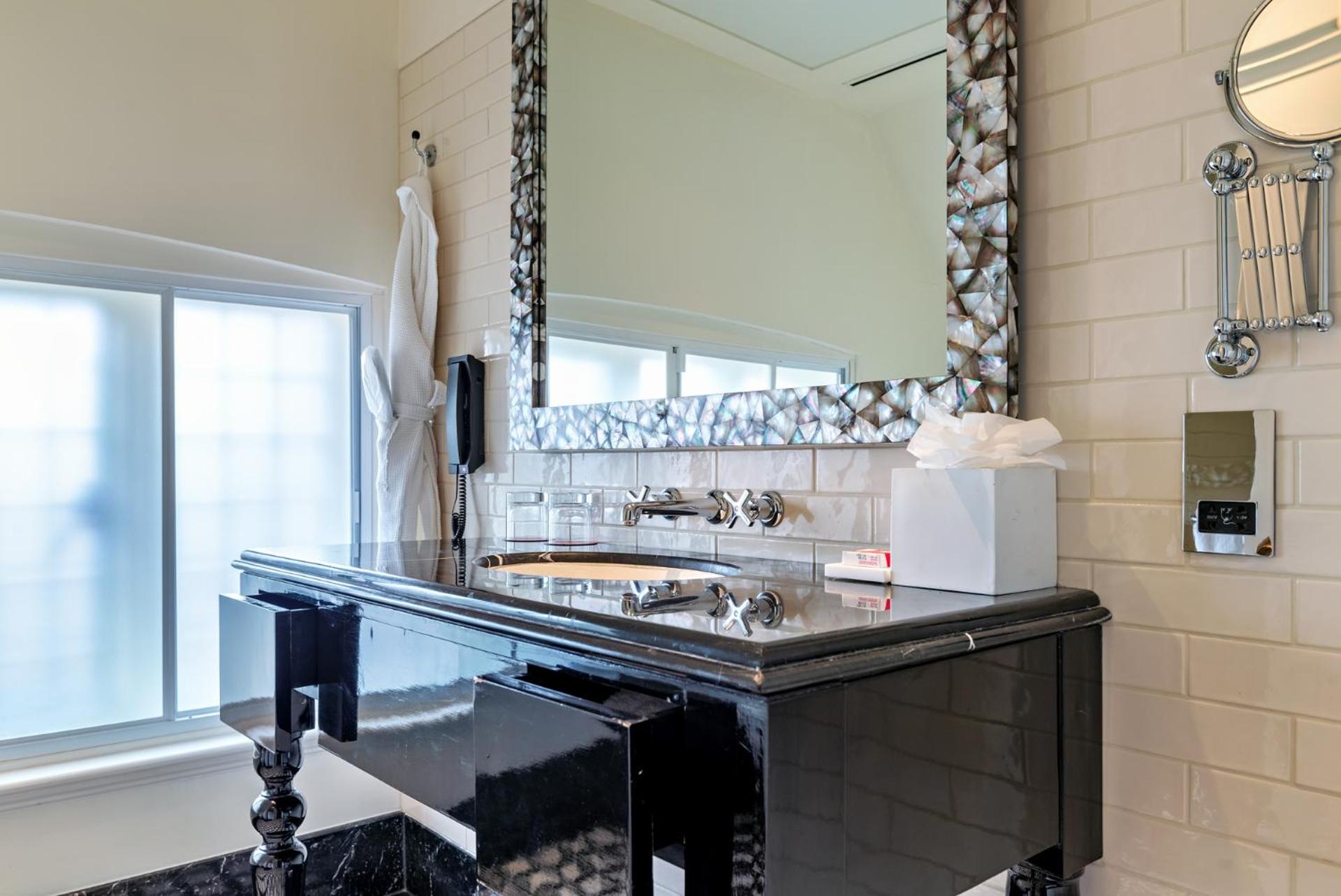The LaLit London - Photo 39