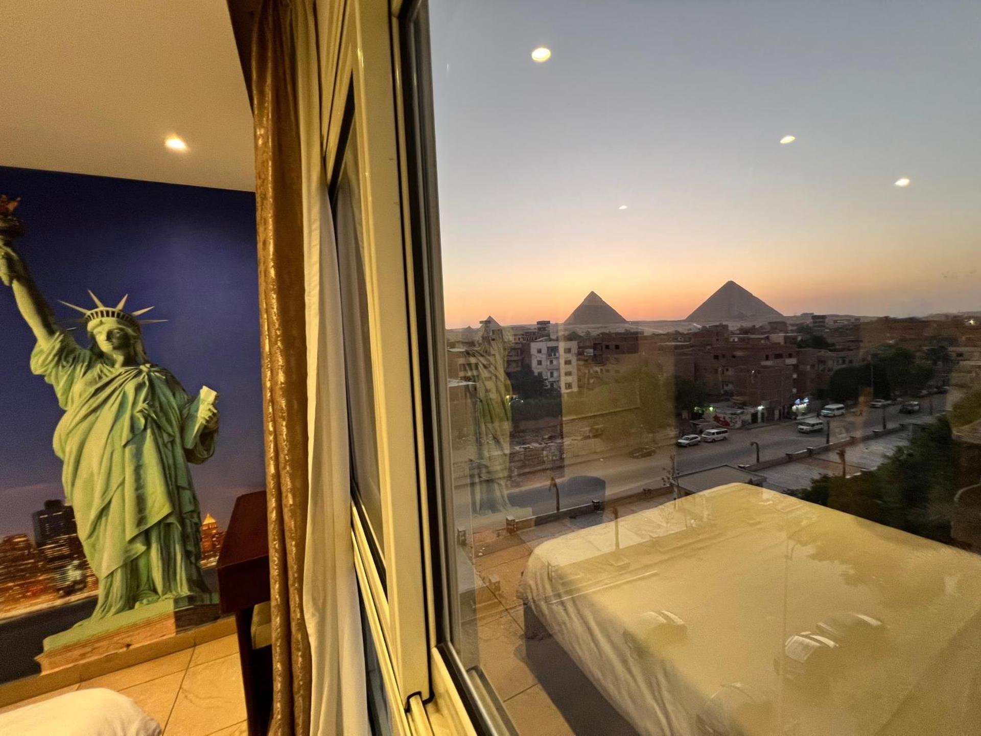Deluxe Double Room with Pyramids View