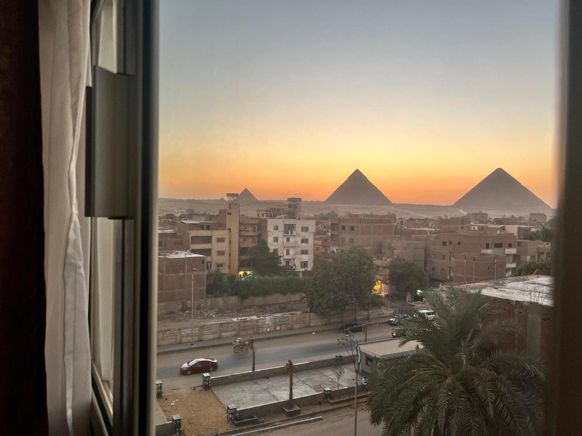 Deluxe Twin Room with Pyramids View