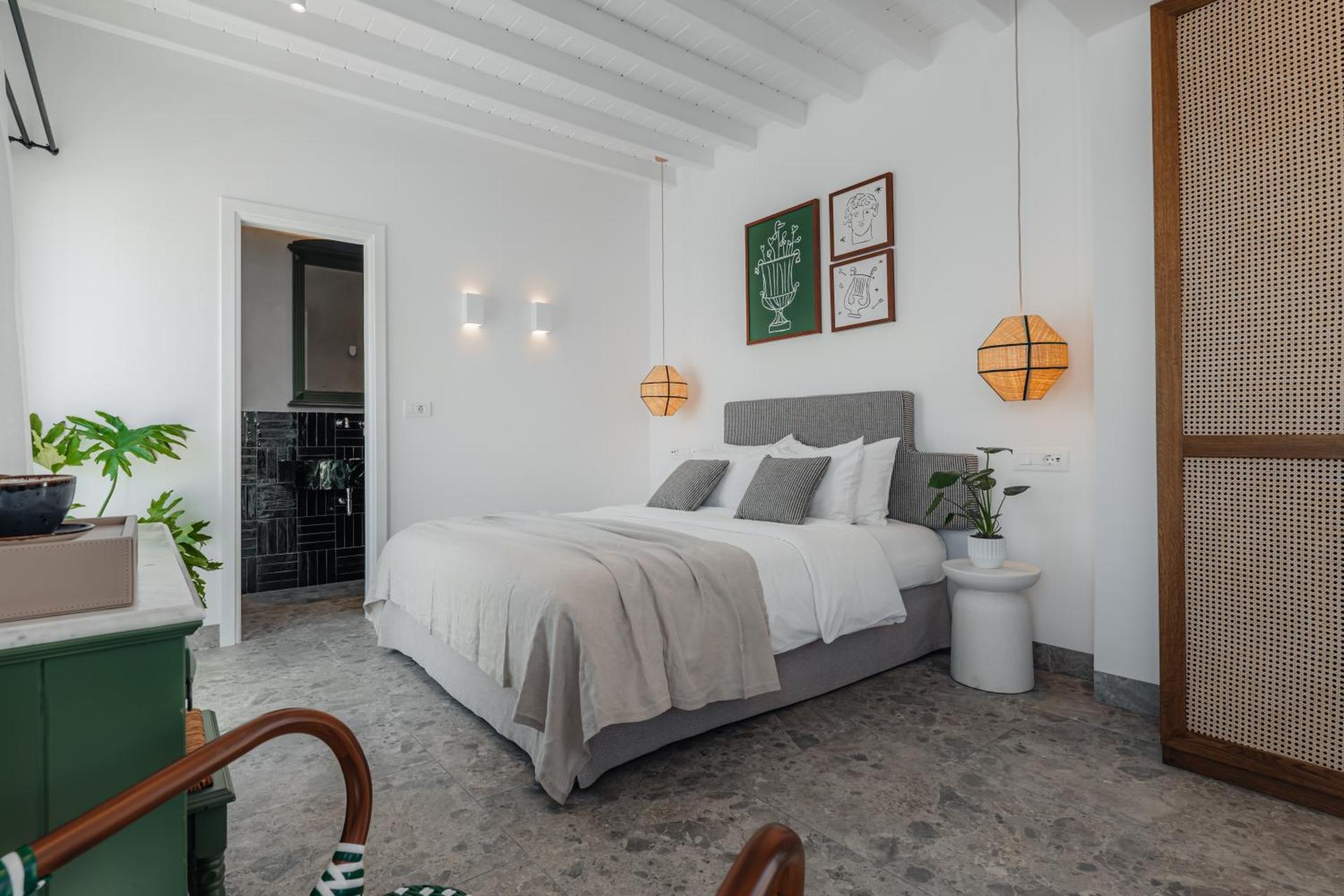 Double or Twin Room with Partial Sea View