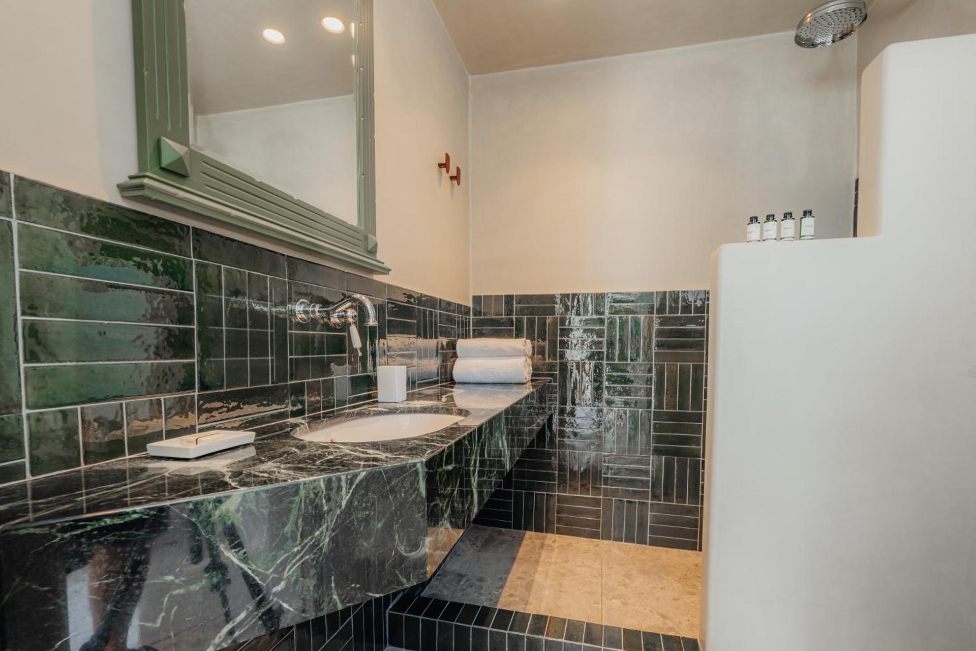 Pelican Bay Hotel - Photo 63