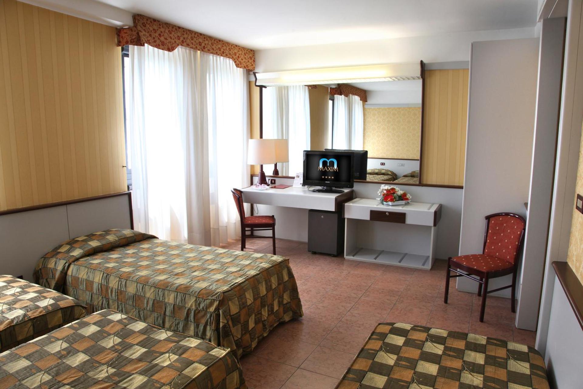 Hotel Maxim - Photo 55