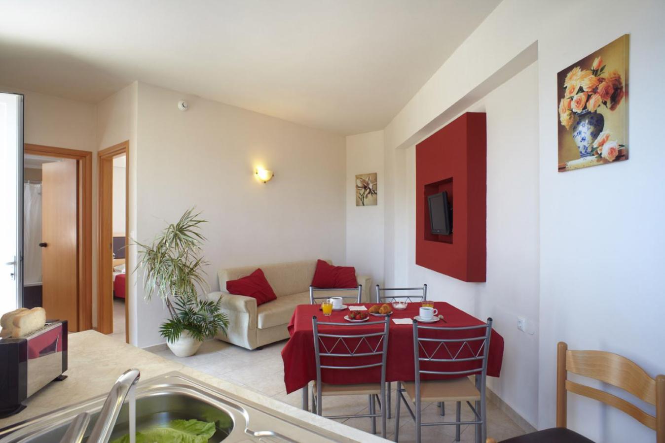 Emerald Hotel - Photo 26