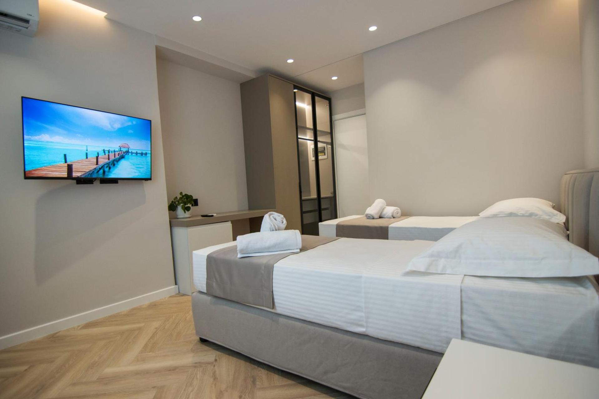 Deluxe Double or Twin Room with City View