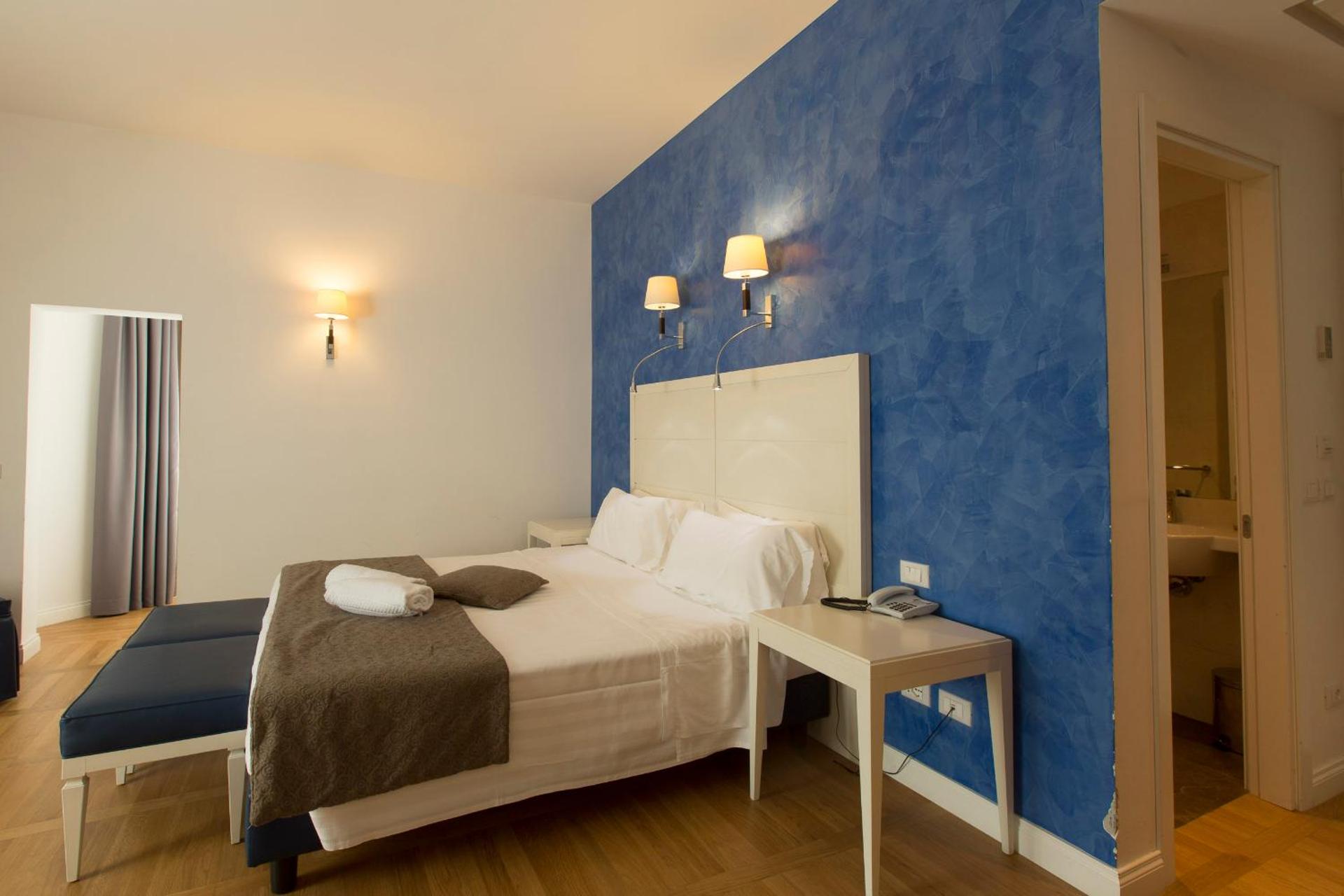 Floris Hotel - Photo 60