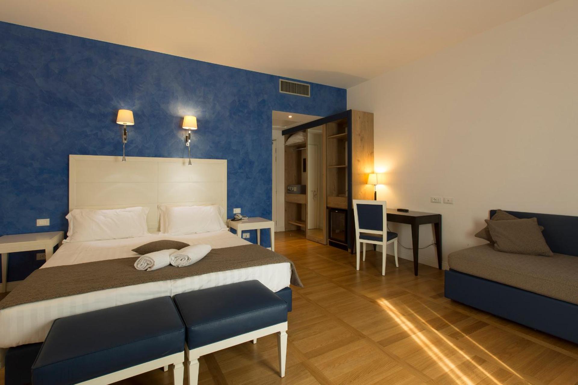 Floris Hotel - Photo 59