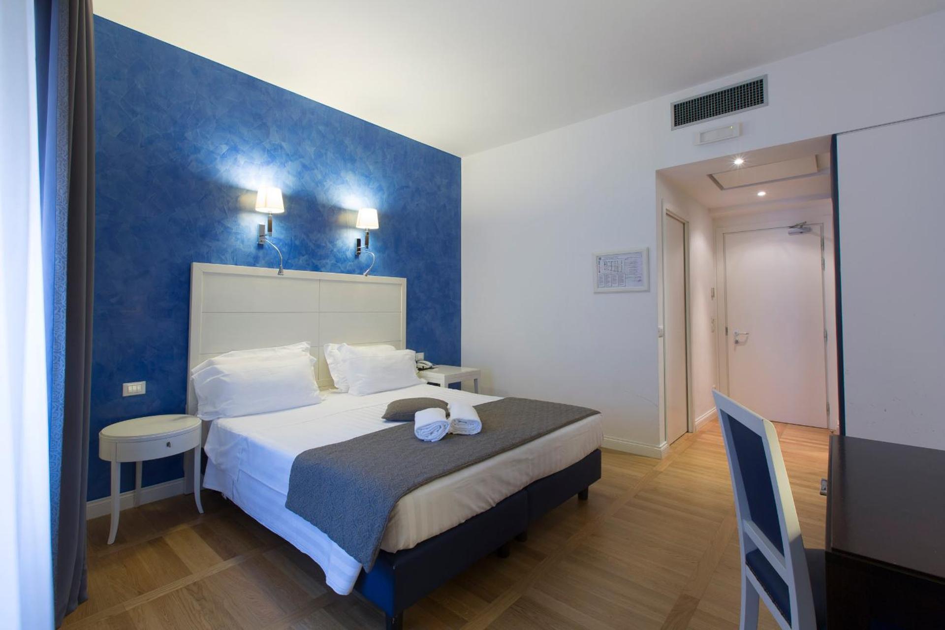 Floris Hotel - Photo 21