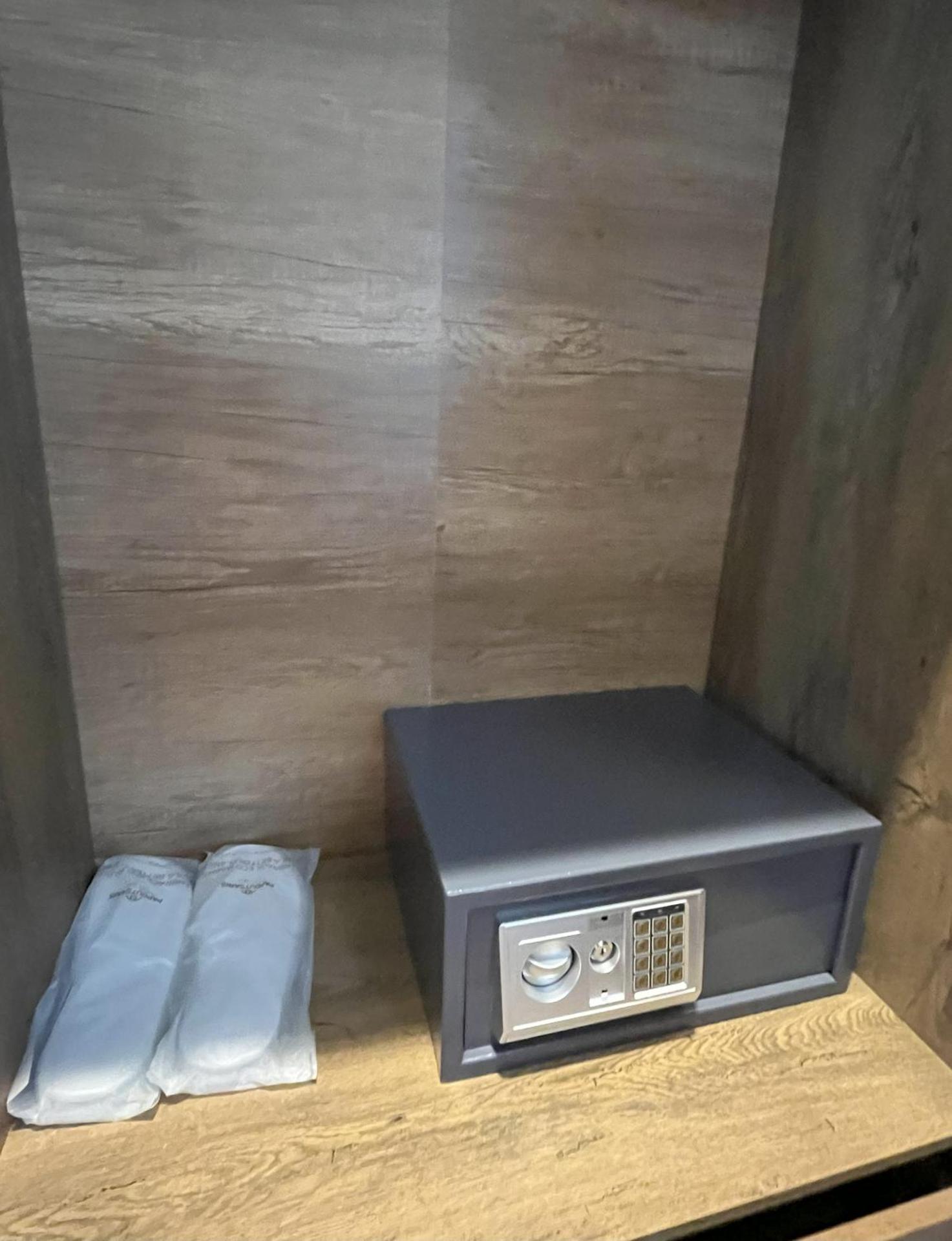 Downtown Suites by Athens Tower - Photo 7