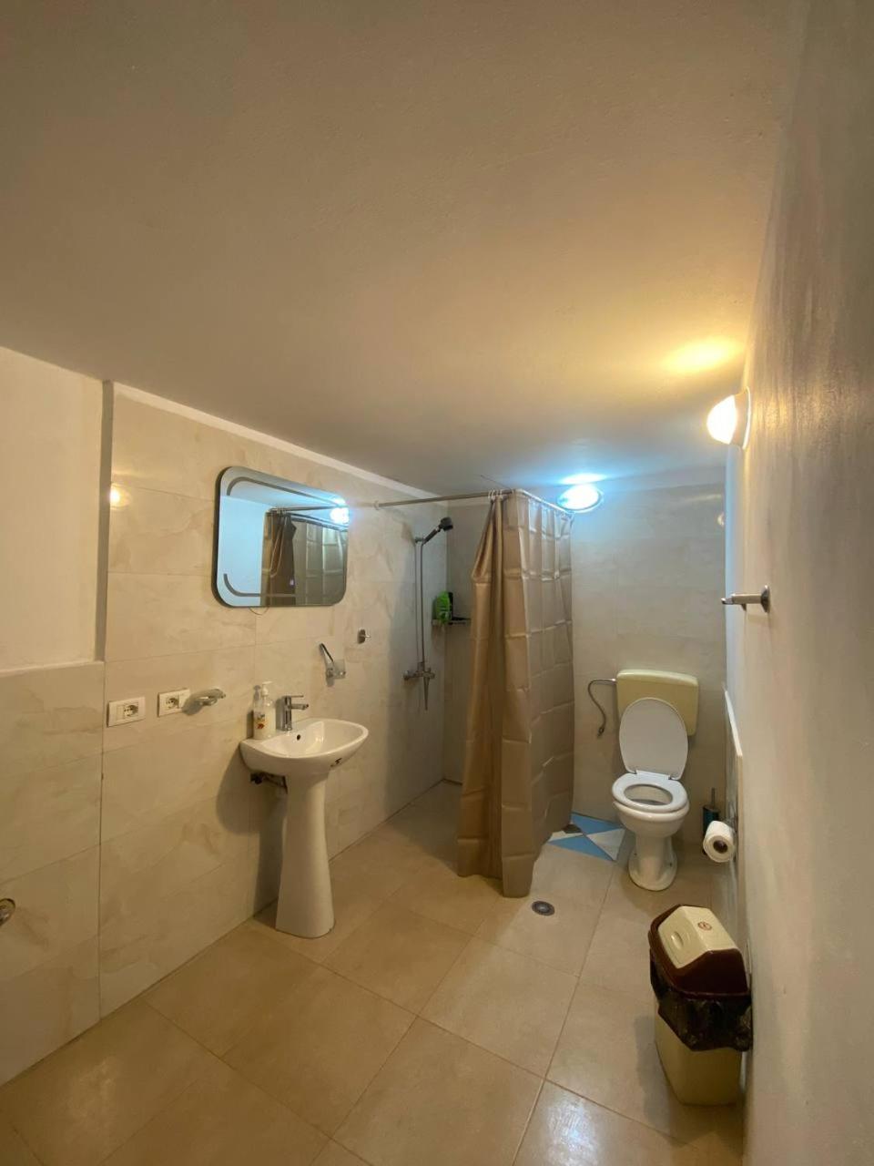 Kulla e Vjeter (Bar Restaurant, Guesthouse, Parking and Camping) - Photo 38