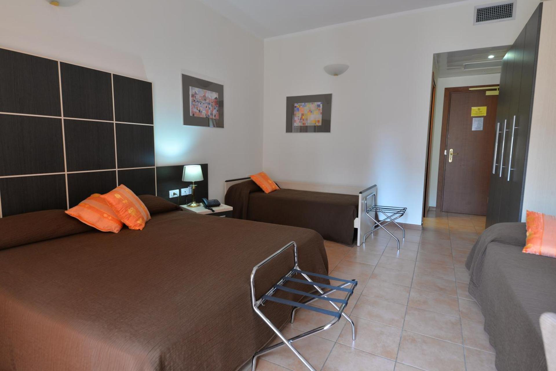 Hotel Ferrari - Photo 63