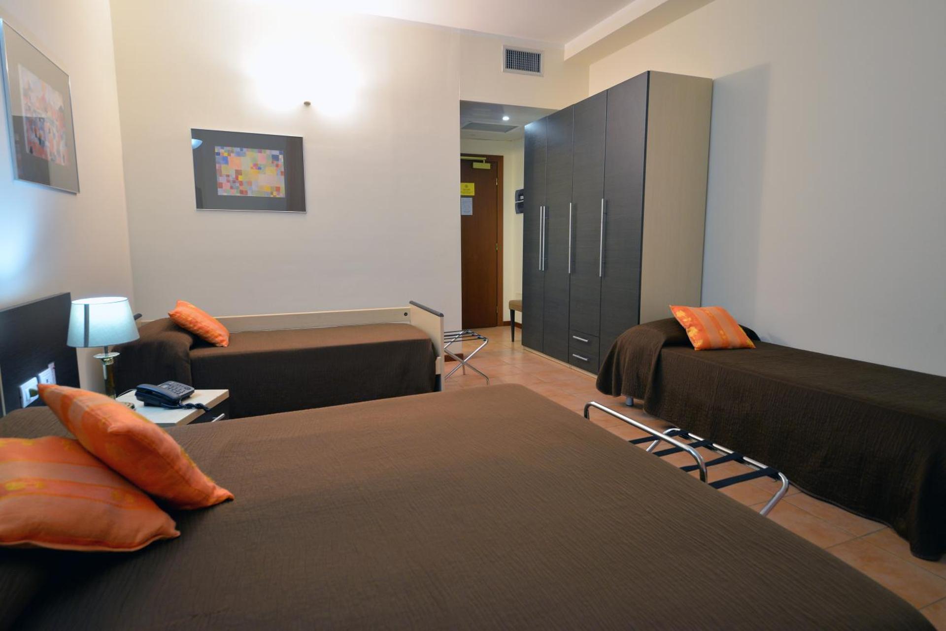 Hotel Ferrari - Photo 62