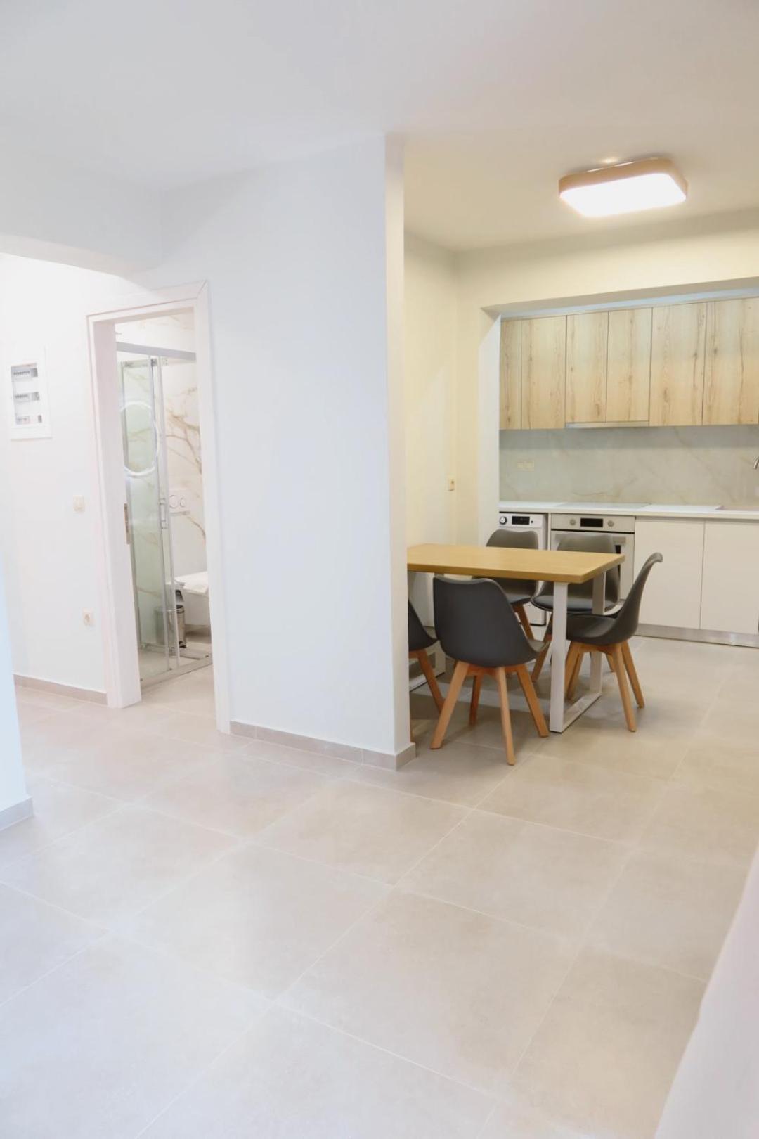 S & E Apartments - Photo 4