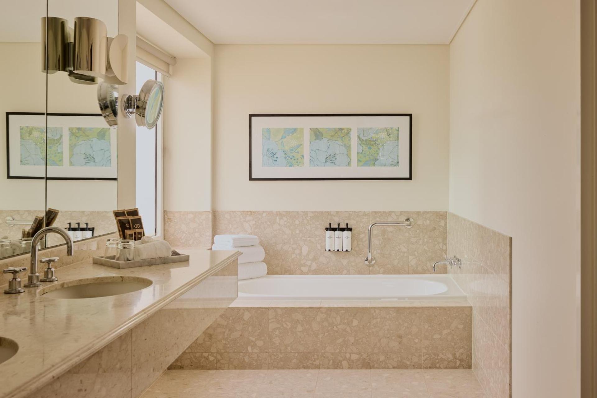 Sofitel Brisbane Central - Photo 59