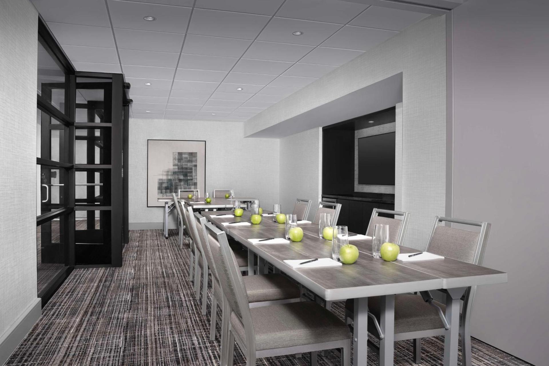 Hilton Washington DC Capitol Hill - Photo 23