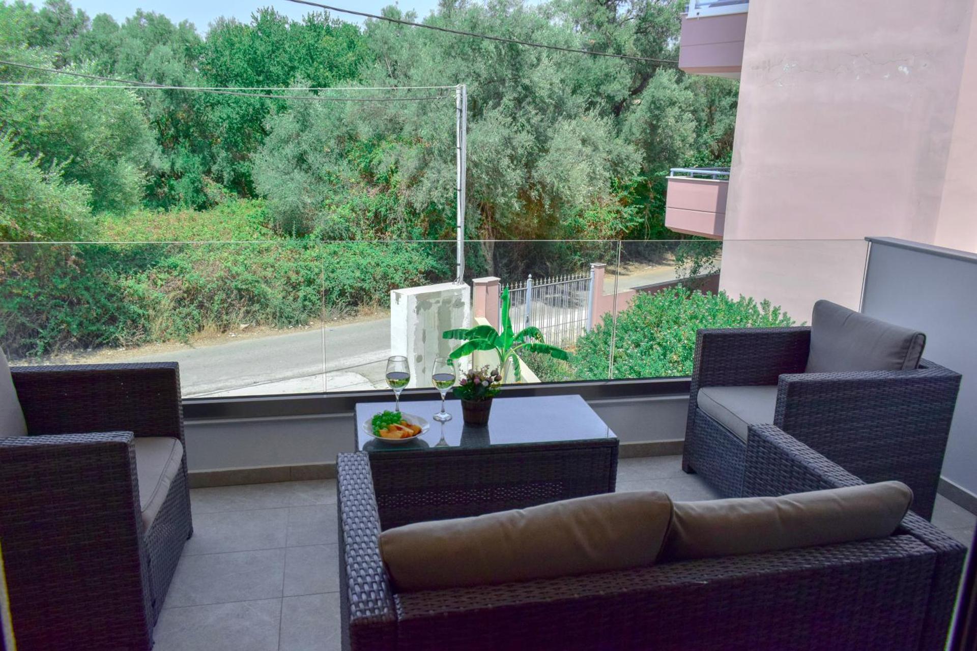 S & E Apartments - Photo 10