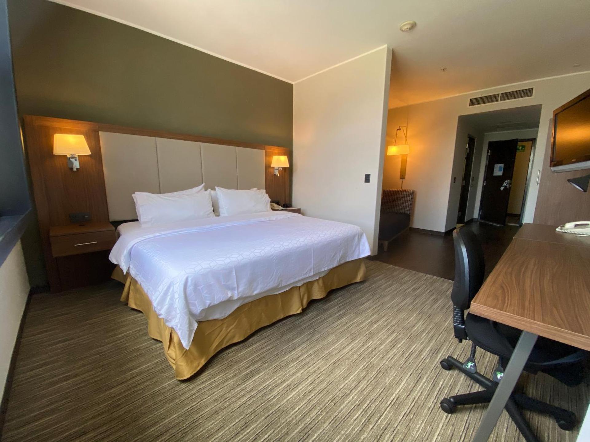 Holiday Inn Express Mexico Santa Fe by IHG - Photo 40