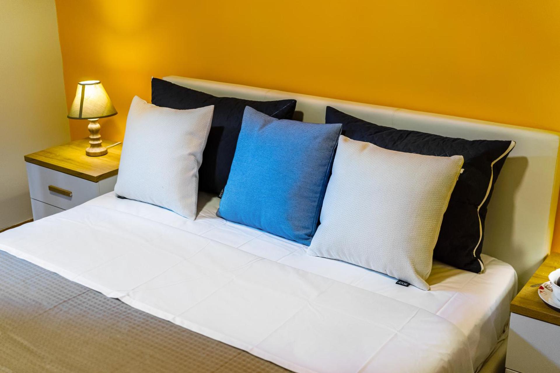 Spacious Garden apt - Photo 23