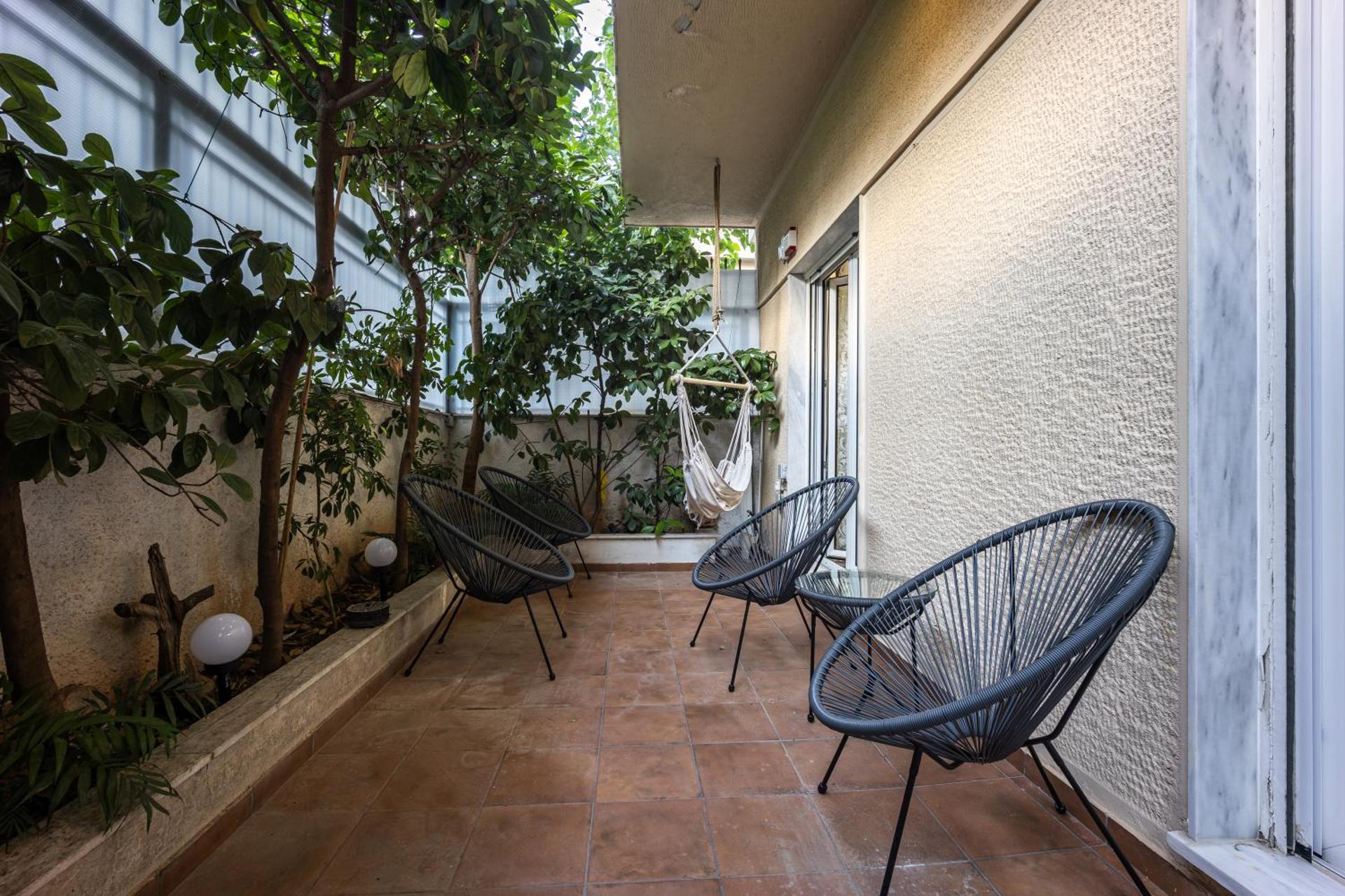 Spacious Garden apt - Photo 25