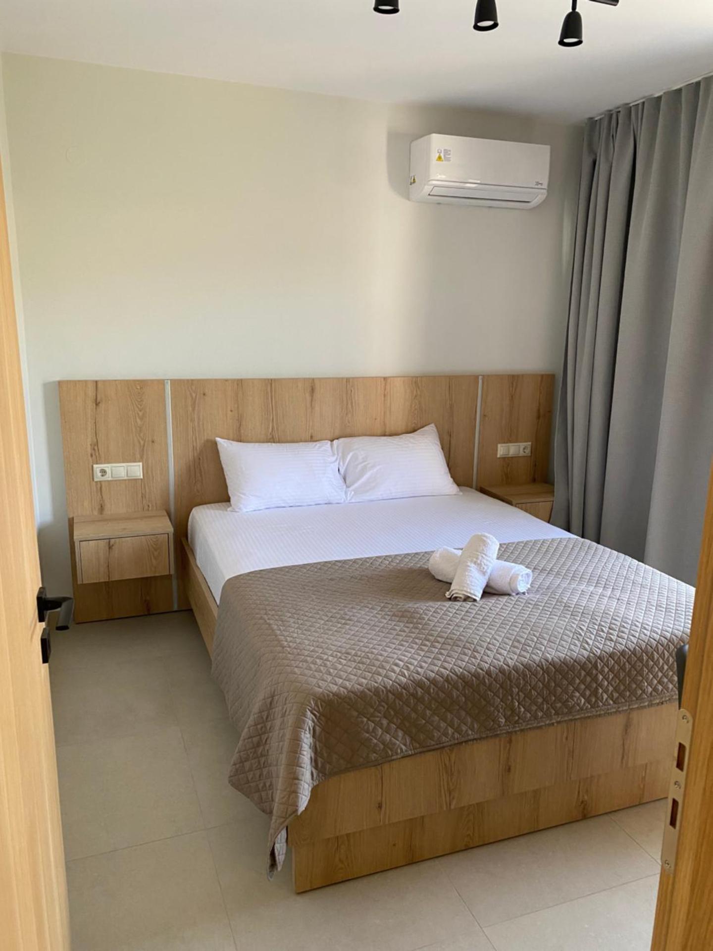 S & E Apartments - Photo 18