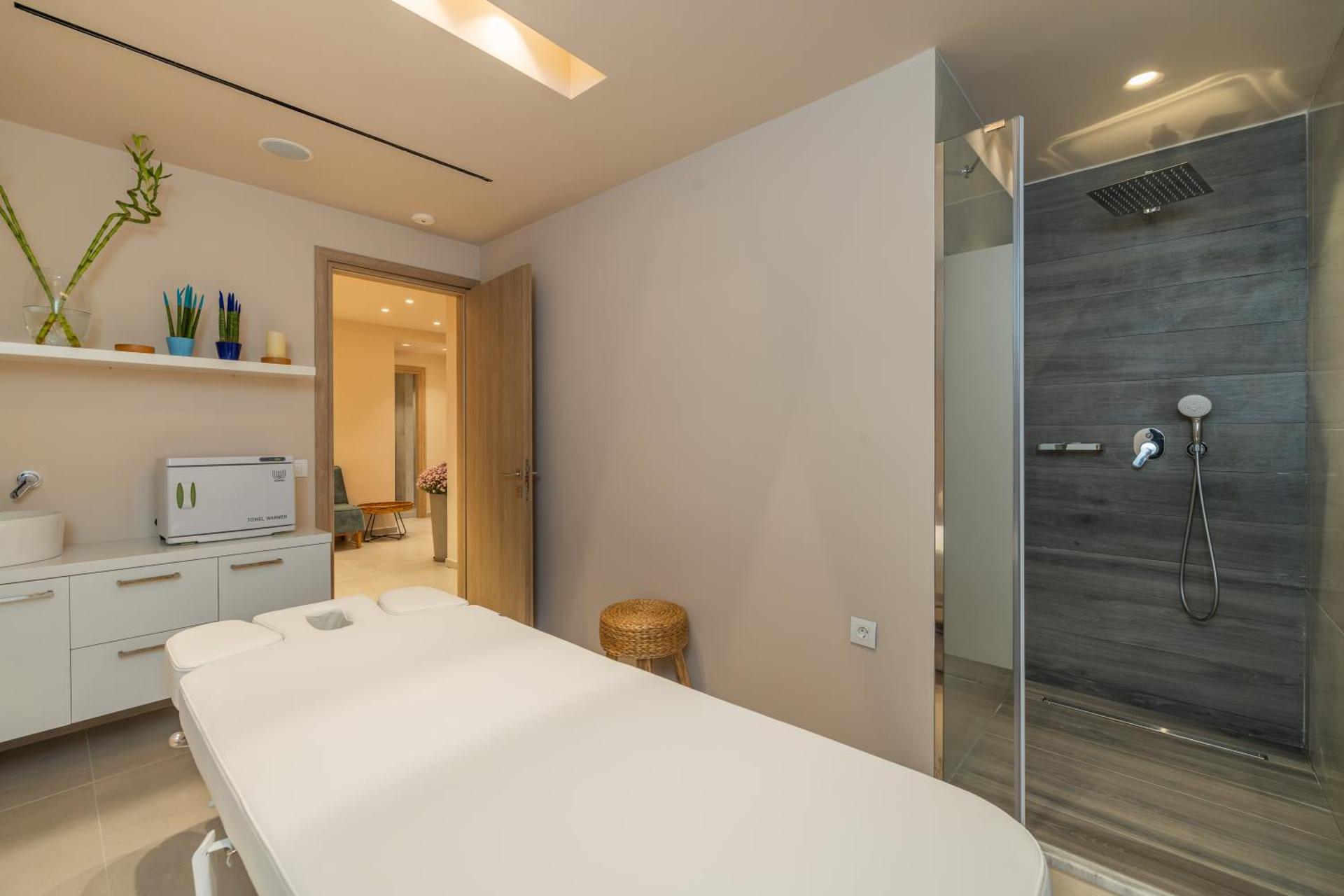 Ionian Plaza Hotel & Spa - Photo 90