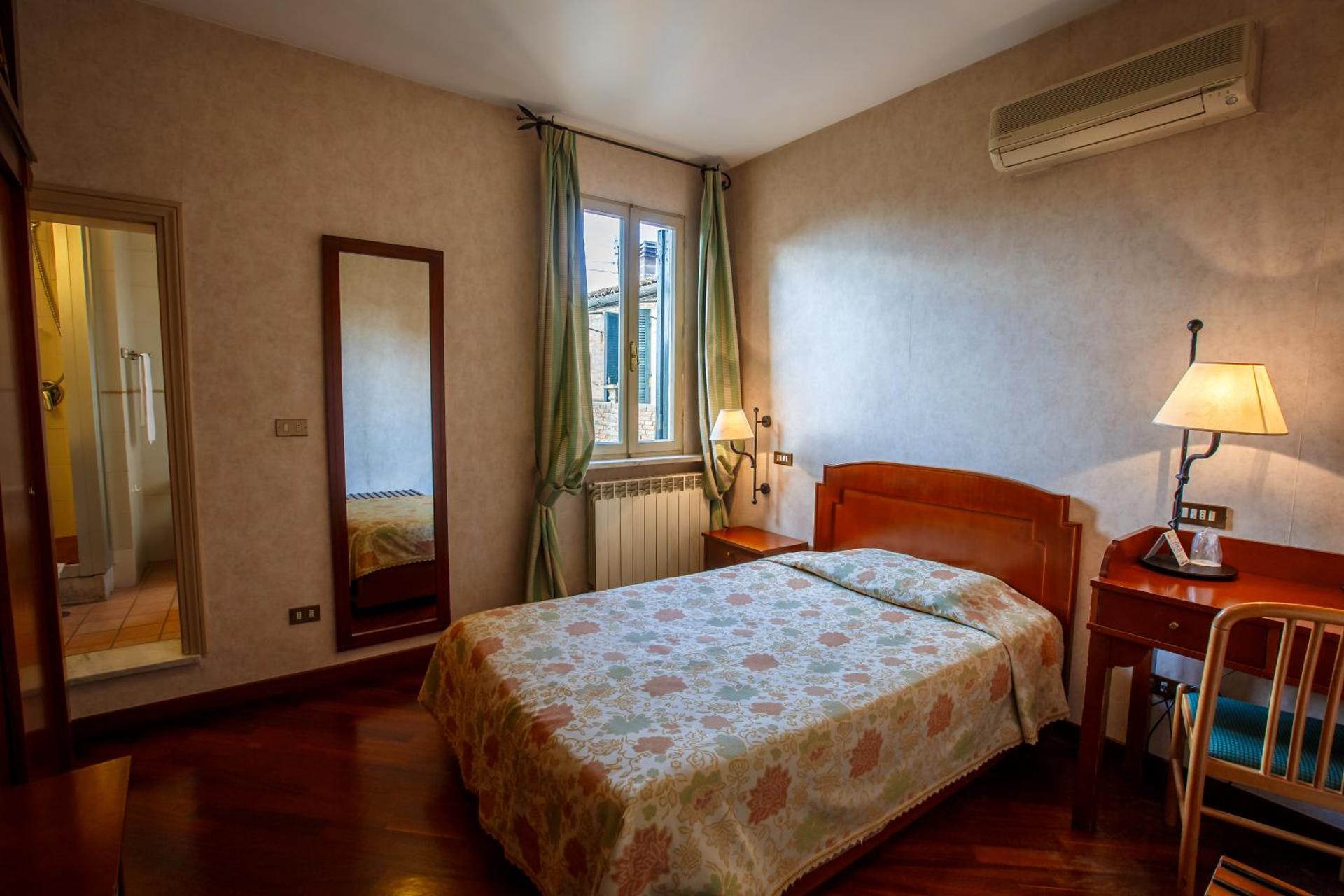 Hotel Fortuna - Photo 49