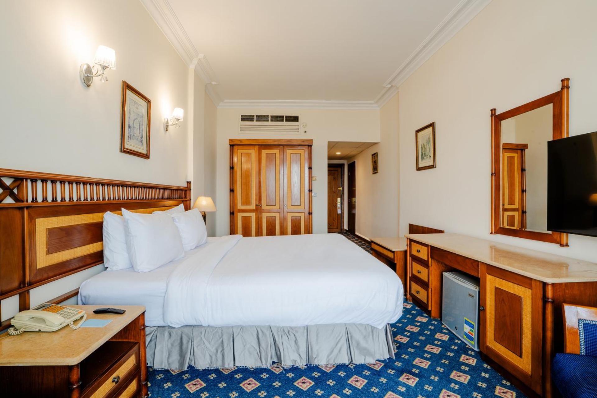 Om Kolthoom Hotel - Photo 97