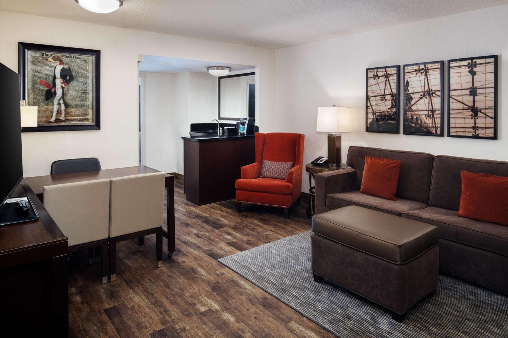 Embassy Suites by Hilton Washington DC Chevy Chase Pavilion - Photo 42