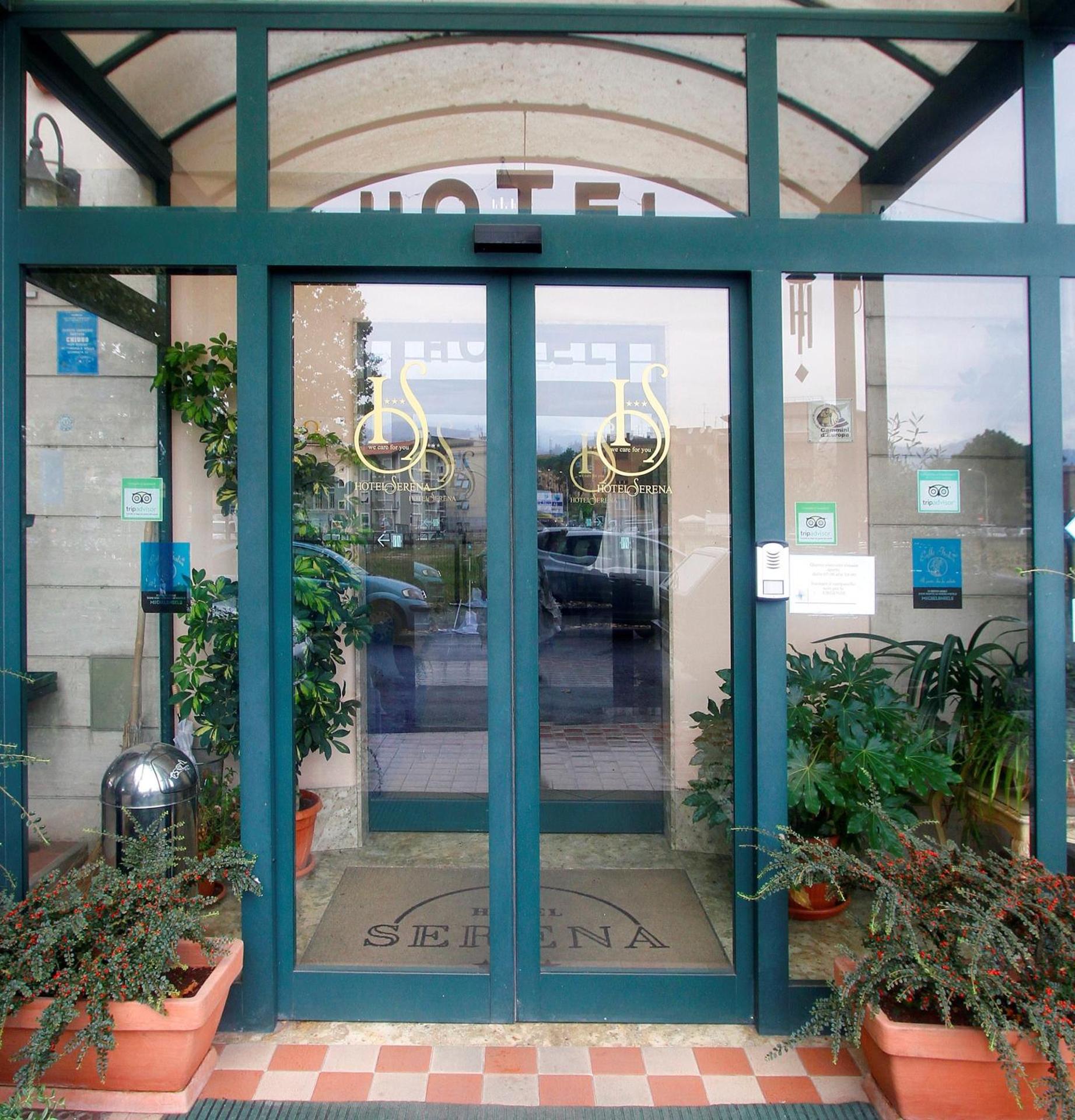 Hotel Serena - Photo 57