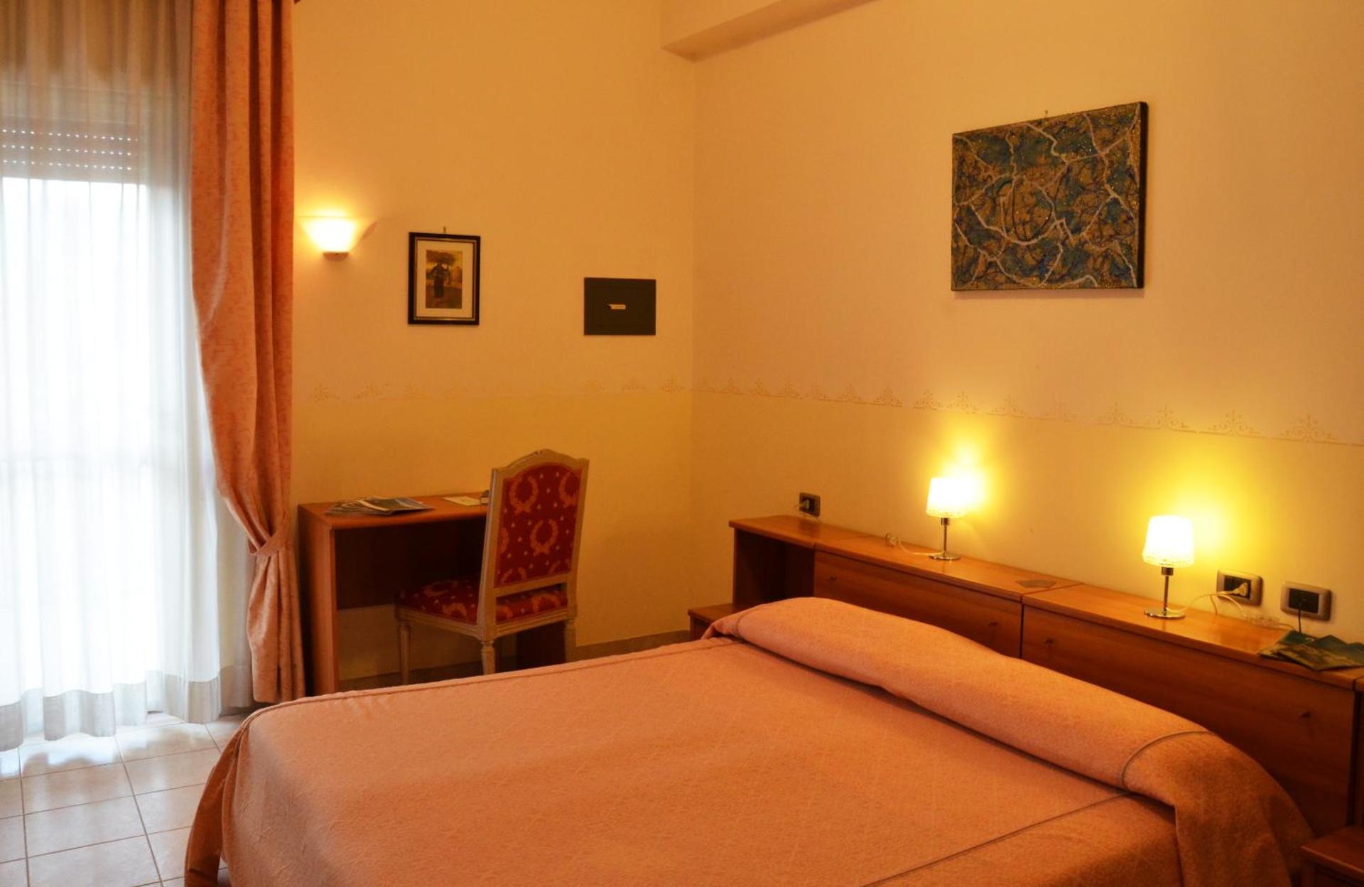 Hotel Serena - Photo 34