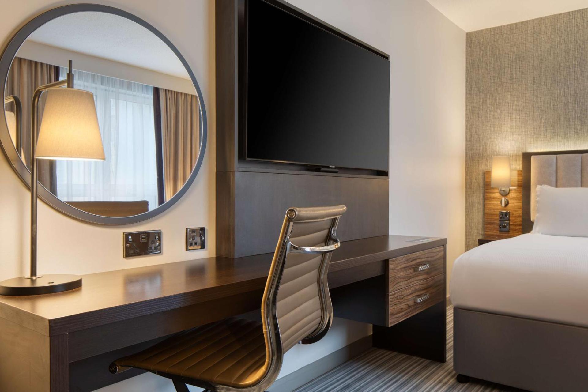DoubleTree by Hilton London Chelsea - Photo 42