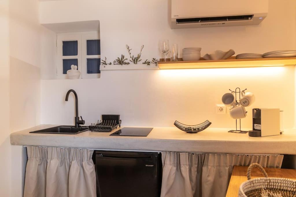 Milos Trypiti sunset delux studio - Photo 5