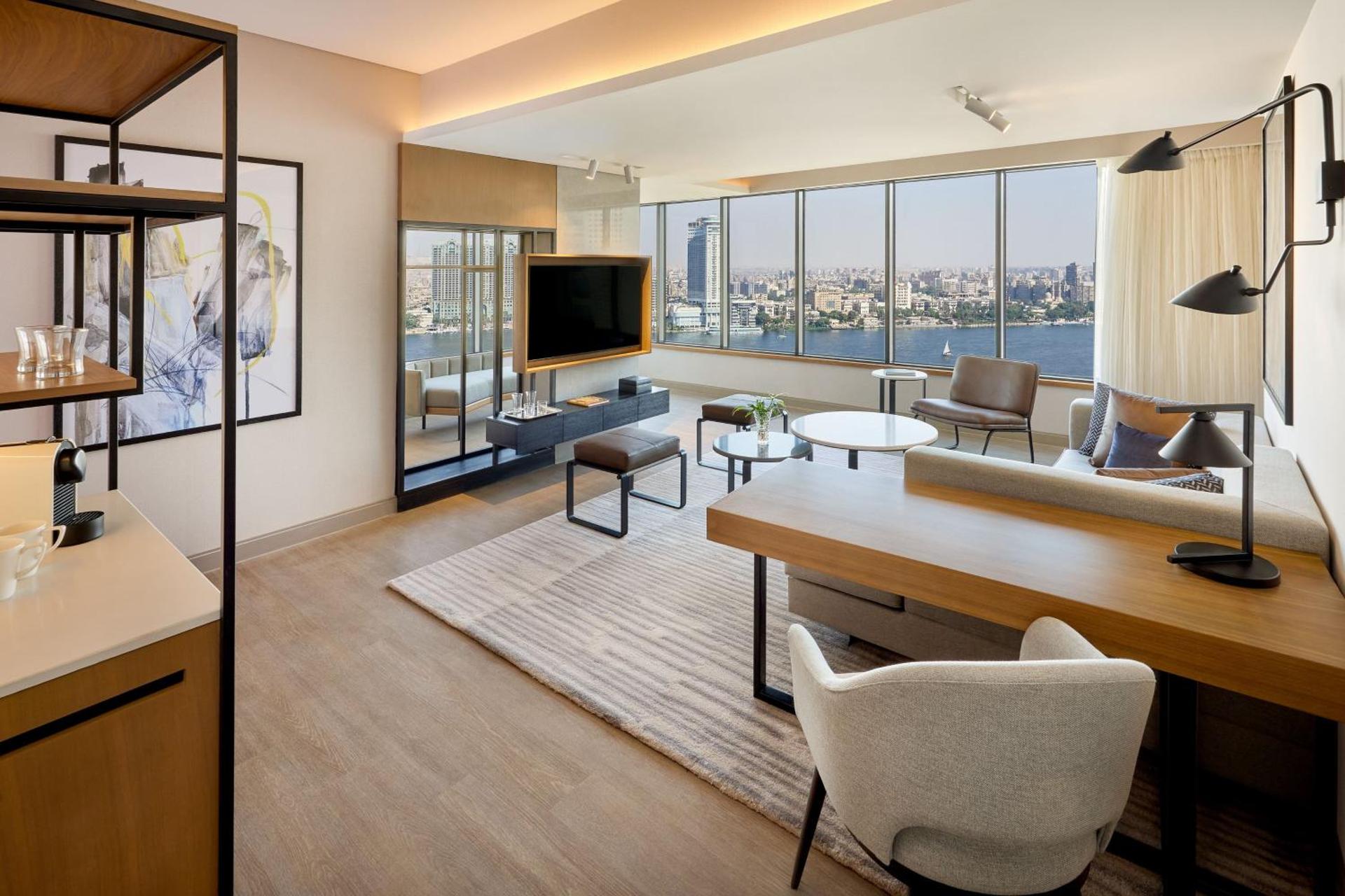 Panoramic Nile Suite, Club lounge access, 1 King, Riverfront, Balcony - Photo 2